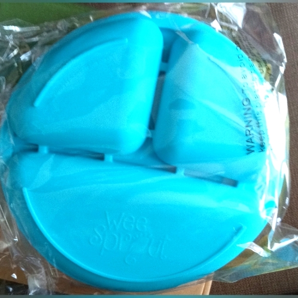 WeeSprout Silicone Divided Plates for Babies & Toddlers 100% Food-Grade Set of 3 - Picture 10 of 16